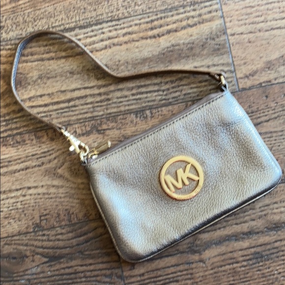 Michael Kors wristlet - Picture 3 of 9